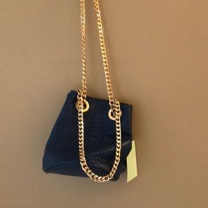 Meet your Posher, Anita